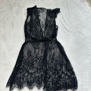 Sleeveless Lace Robe
